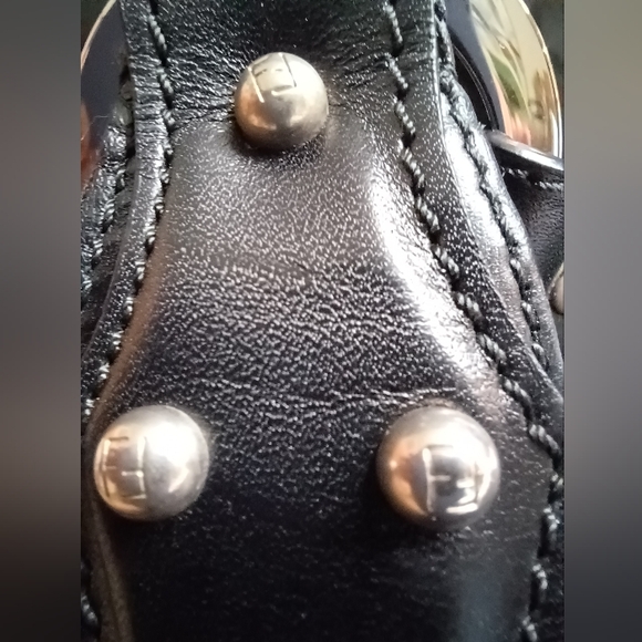 Fendi Zucchino Oyster Shoulder Bag Black Logo/w Silvertone Hard… - Picture 4 of 16